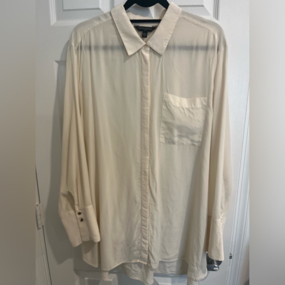 100% silk Banana Republic creamy-white button down shirt